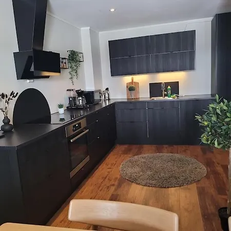 Romslig Midt I Lofoten 莱克内斯