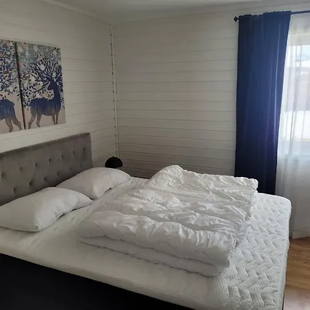 Romslig Midt I Lofoten Apartamento *