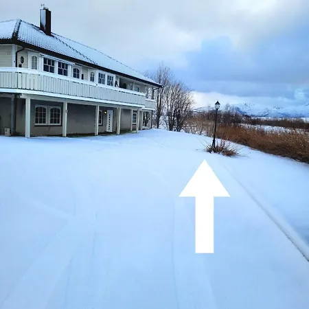 Romslig Midt I Lofoten * 莱克内斯