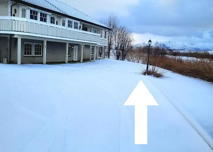 Romslig Midt I Lofoten * レクネス