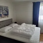 Romslig Midt I Lofoten Διαμέρισμα *